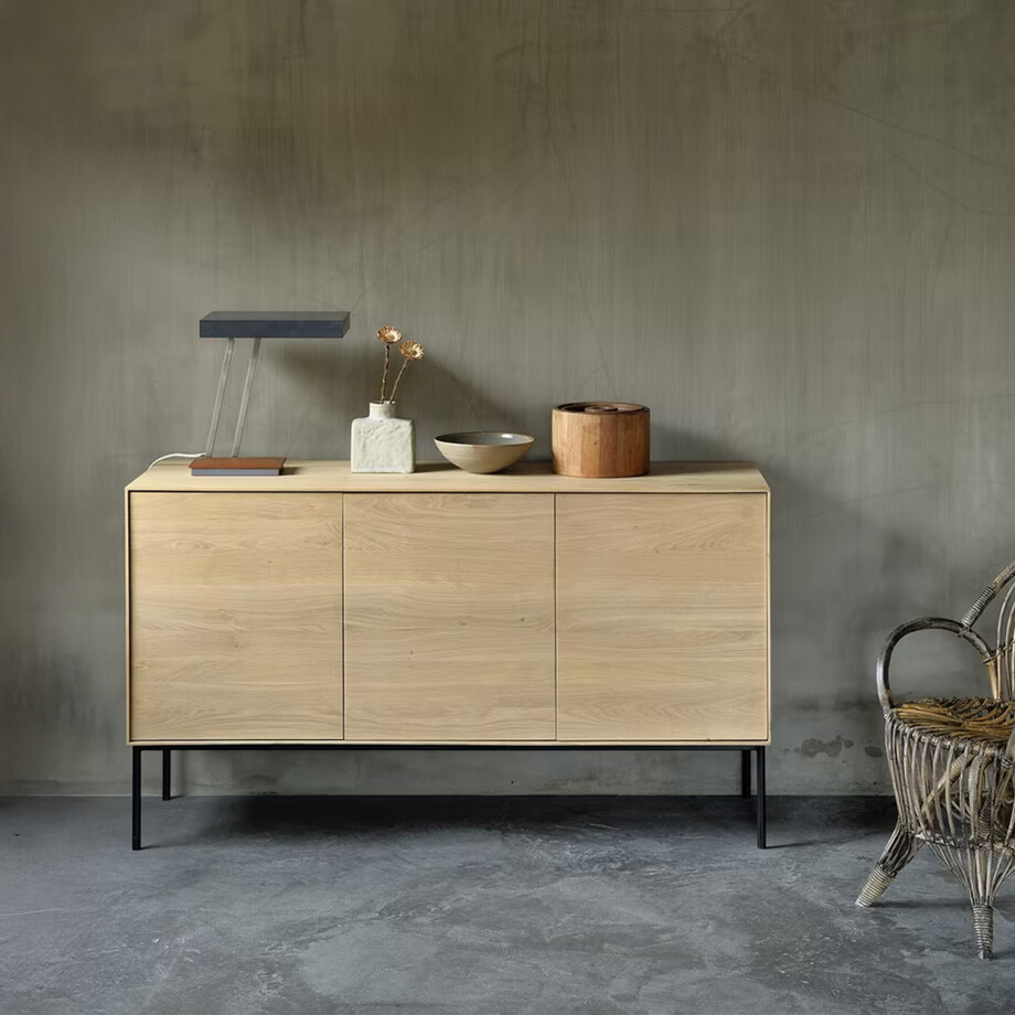 Ethnicraft Dressoir 'Whitebird' Gevernist Eikenhout, 150cm, kleur Naturel Ethnicraft Dressoir 'Whitebird' Gevernist Eikenhout, 150cm, kleur Naturel afbeelding