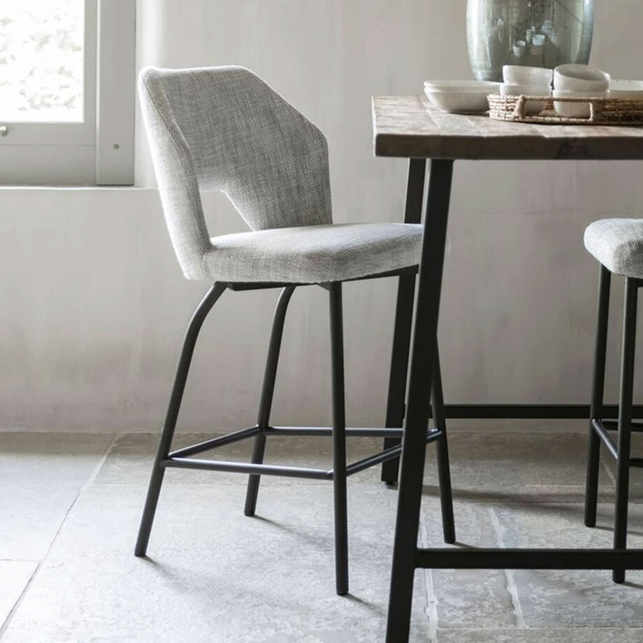 MUST Living Barstoel 'Bloom' kleur Lichtgrijs (zithoogte 65cm) MUST Living Barstoel 'Bloom' kleur Lichtgrijs (zithoogte 65cm) afbeelding 1