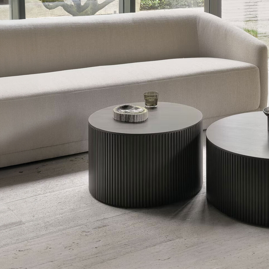 Ethnicraft Ronde Salontafel 'Roller Max' Gevernist Mahoniehout, 60cm, kleur Donkerbruin Ethnicraft Ronde Salontafel 'Roller Max' Gevernist Mahoniehout, 60cm, kleur Donkerbruin afbeelding 1