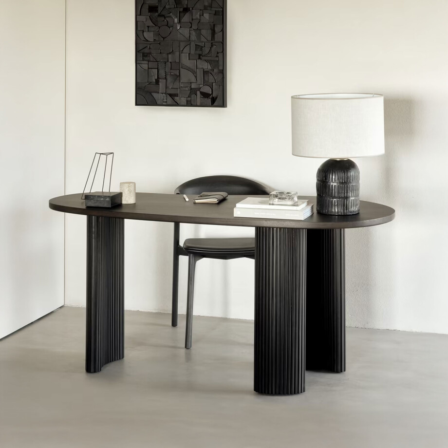 Ethnicraft Organisch Bureau 'Boomerang' Gevernist Mahoniehout, 160 x 83cm Ethnicraft Organisch Bureau 'Boomerang' Gevernist Mahoniehout, 160 x 83cm afbeelding 1