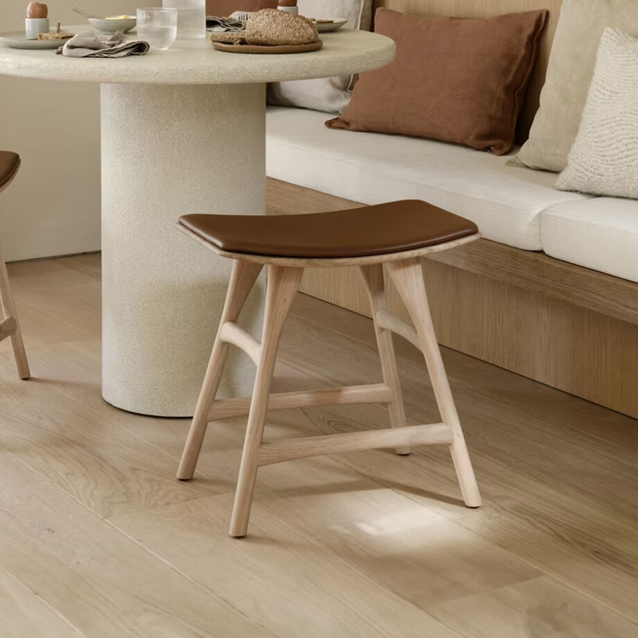 Ethnicraft Krukje 'Osso' Gevernist Eikenhout en Leder, kleur Cognac Ethnicraft Krukje 'Osso' Gevernist Eikenhout en Leder, kleur Cognac afbeelding 1