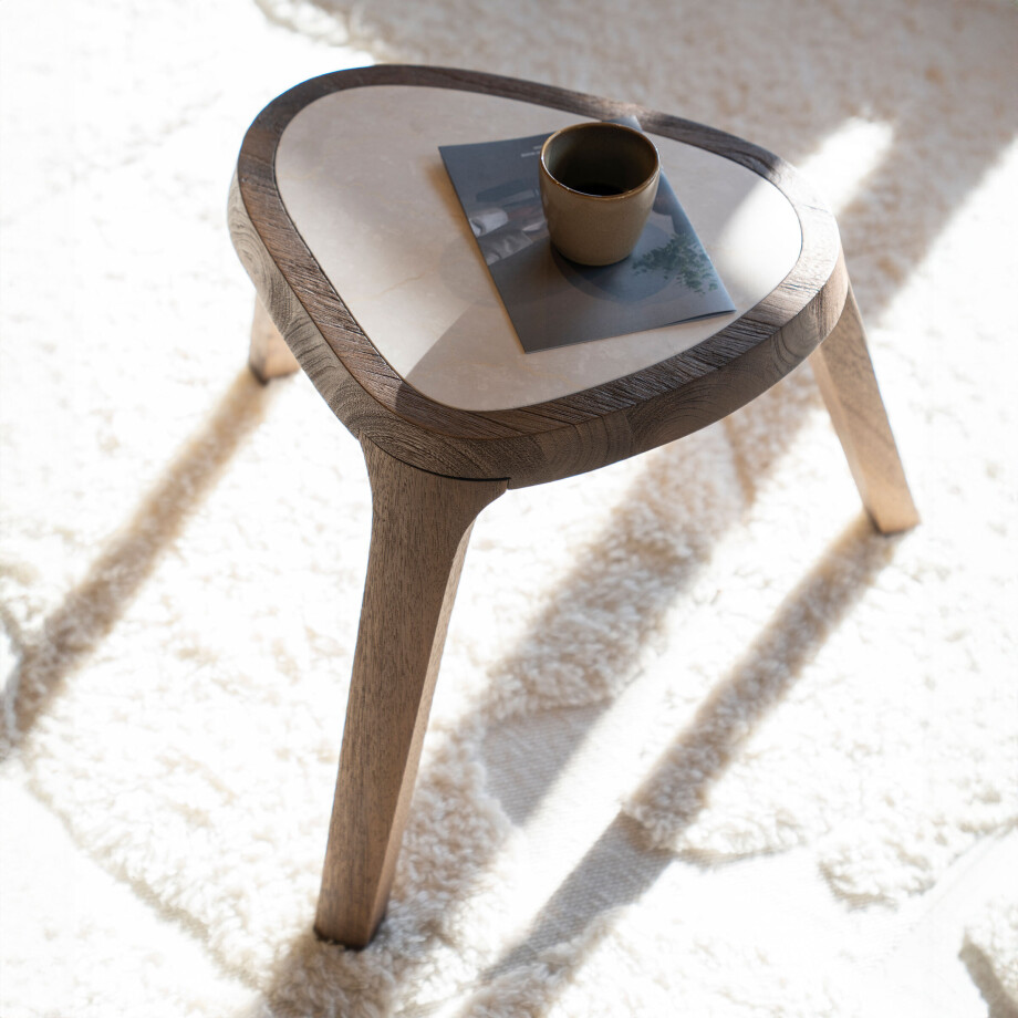 Eleonora Organische Bijzettafel 'Fred' Marmer en mangohout, 38 x 45cm Eleonora Organische Bijzettafel 'Fred' Marmer en mangohout, 38 x 45cm afbeelding 1