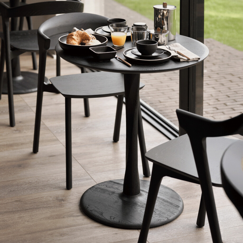 Ethnicraft Ronde Bistrotafel 'Torsion' Gevernist Eikenhout, 70cm, kleur Zwart afbeelding 1