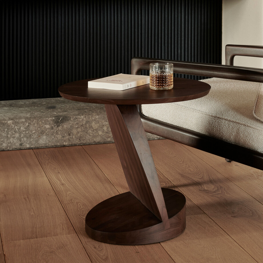 Ethnicraft Ronde Bijzettafel 'Oblic' Gevernist Teakhout, 52cm, kleur Bruin Ethnicraft Ronde Bijzettafel 'Oblic' Gevernist Teakhout, 52cm, kleur Bruin afbeelding 1