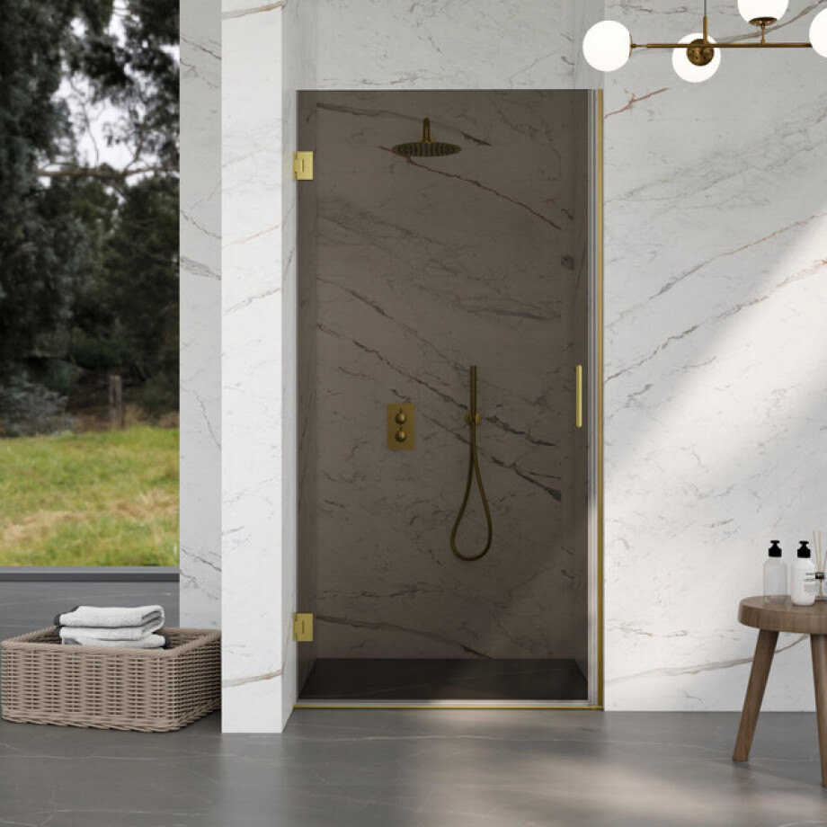 Fortifura Galeria Douchedeur - 90x200cm - scharnieren - deurgreep - vlak - rookglas - Geborsteld Messing PVD (Goud) SW1122558/SW1122564 Fortifura Galeria Douchedeur - 90x200cm - scharnieren - deurgreep - vlak - rookglas - Geborsteld Messing PVD (Goud) SW1122558/SW1122564 afbeelding 1