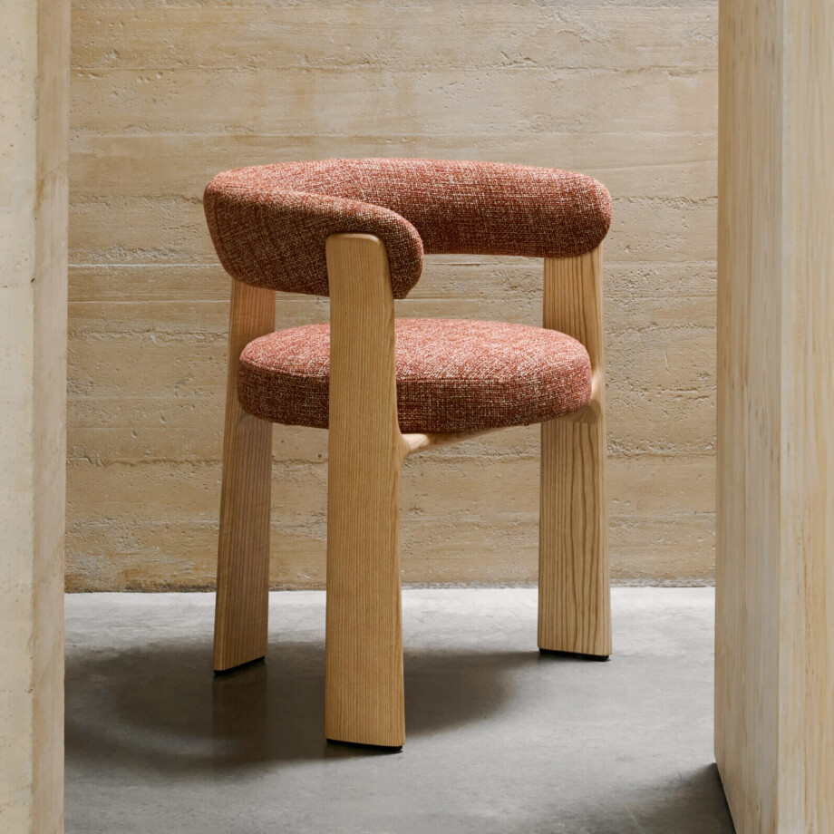 Kave Home Eetkamerstoel 'Granite' Chenille en essenhout, kleur Terracotta/Naturel Kave Home Eetkamerstoel 'Granite' Chenille en essenhout, kleur Terracotta/Naturel afbeelding 1