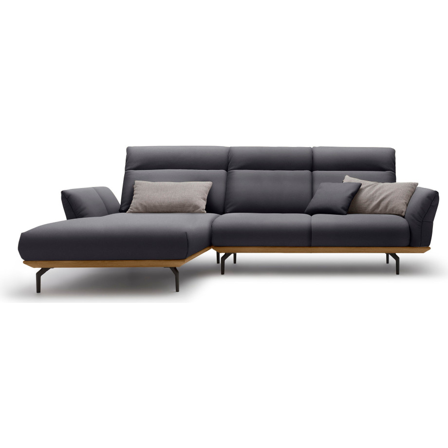 Hülsta Sofa Hoekbank Hs.460 Sokkel in walnotenhout, onderstel in umbra grijs, breedte 298 cm afbeelding 