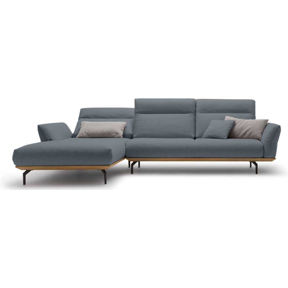 Hülsta Sofa Hoekbank Hs.460 Sokkel in walnotenhout, onderstel in umbra grijs, breedte 318 cm afbeelding 