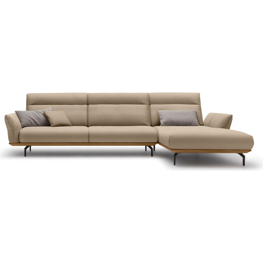 Hülsta Sofa Hoekbank Hs.460 Sokkel in walnotenhout, onderstel in umbra grijs, breedte 338 cm afbeelding 