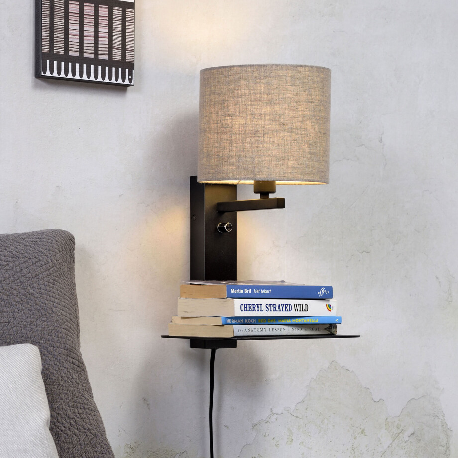 its about RoMi Wandlamp 'Florence' Met plank en USB, kleur Donkerbeige afbeelding 1