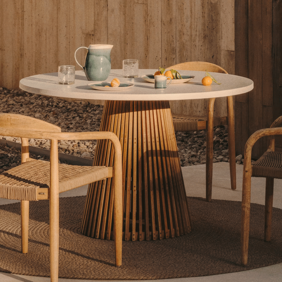 Kave Home Ronde Eettafel 'Alcaufar' Cement en Teakhout, 120cm, kleur Wit Kave Home Ronde Eettafel 'Alcaufar' Cement en Teakhout, 120cm, kleur Wit afbeelding 1