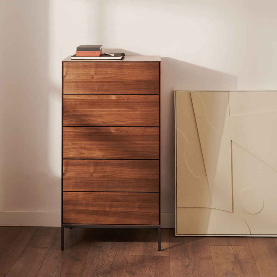 Kave Home Ladekast 'Vedrana' Walnoot, 114 x 60cm Kave Home Ladekast 'Vedrana' Walnoot, 114 x 60cm afbeelding 1