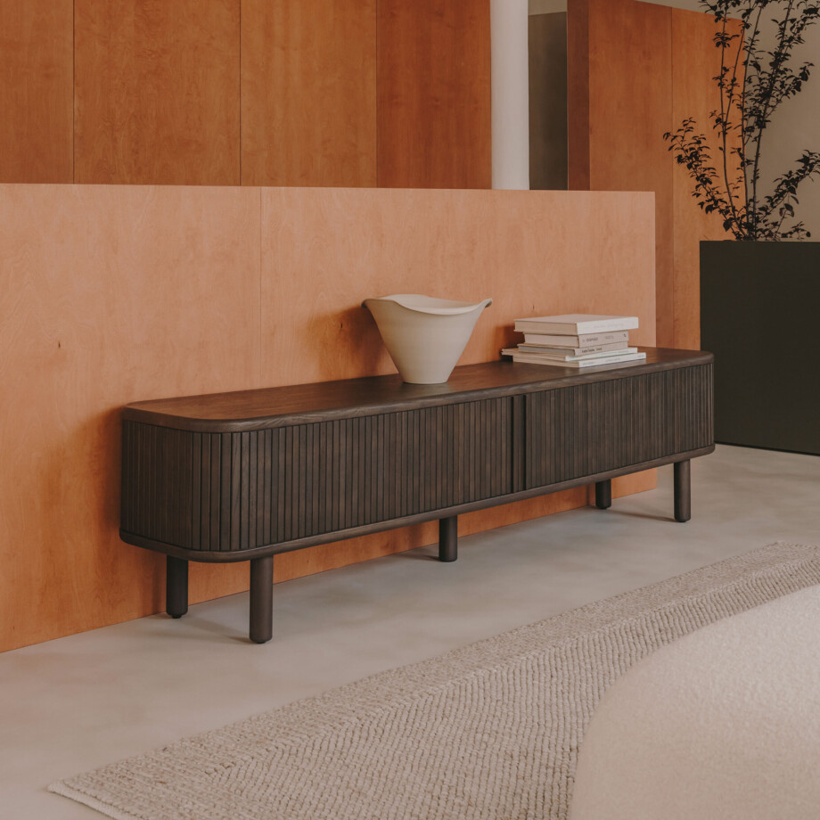 Kave Home TV-meubel 'Mailen' Essenhout, 200cm, kleur Donkerbruin Kave Home TV-meubel 'Mailen' Essenhout, 200cm, kleur Donkerbruin afbeelding