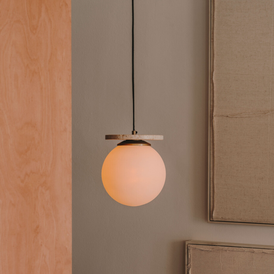 Kave Home Hanglamp 'Malachi' Travertin en glas afbeelding 