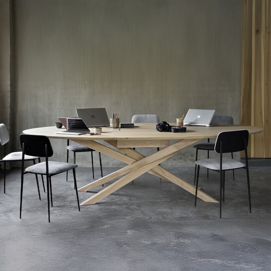 Ethnicraft Ovale Vergadertafel 'Mikado' Gevernist Eikenhout, 267 x 138cm afbeelding 