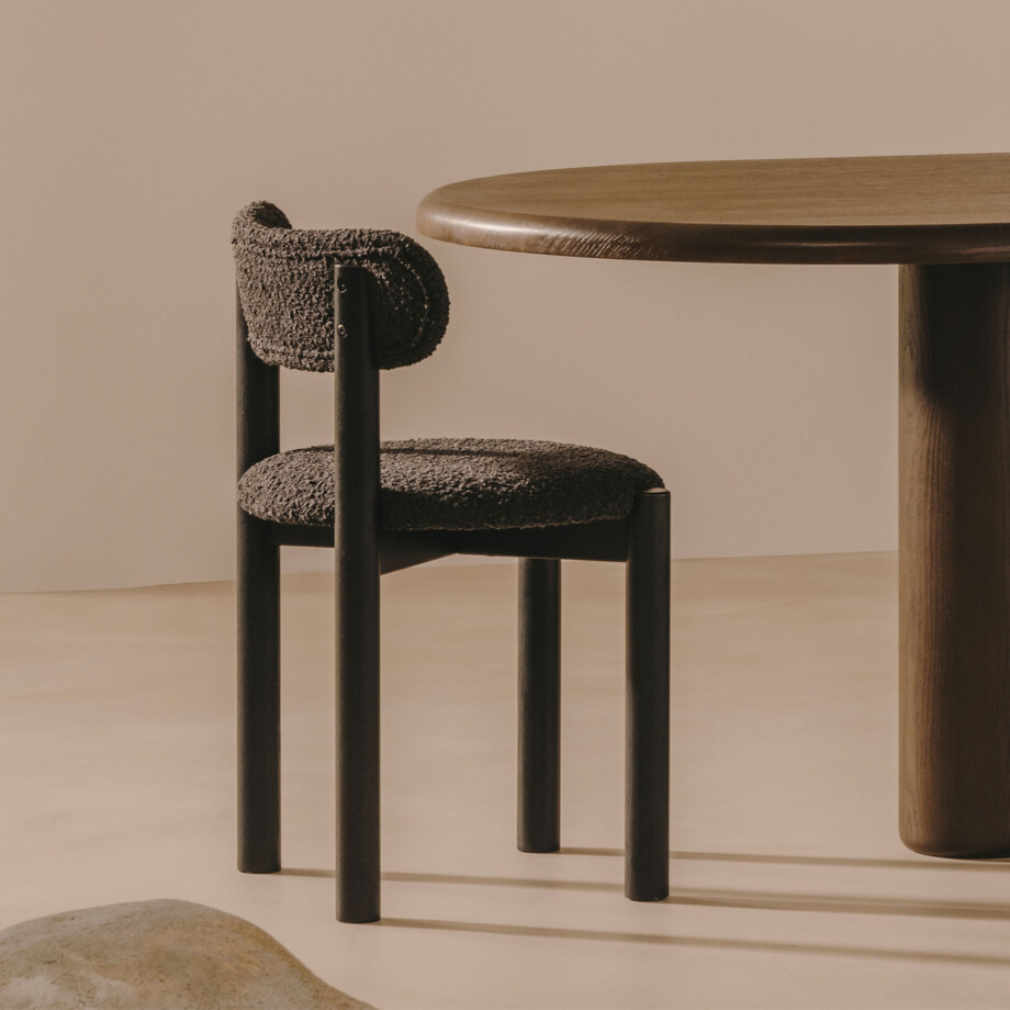 Kave Home Eetkamerstoel 'Nebai' Bouclé, kleur Zwart Kave Home Eetkamerstoel 'Nebai' Bouclé, kleur Zwart afbeelding 1