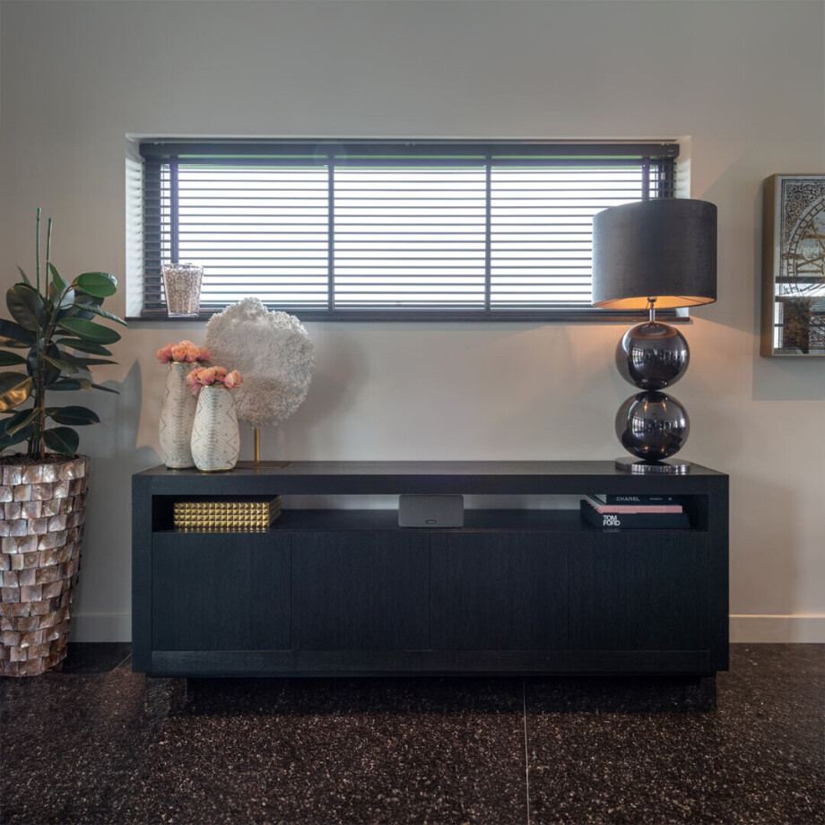 Richmond Dressoir 'Oakura' Eikenhout 190cm, kleur zwart Richmond Dressoir 'Oakura' Eikenhout 190cm, kleur zwart afbeelding 1