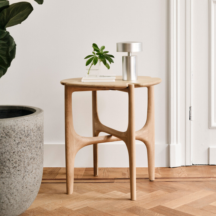 Ethnicraft Ronde Bijzettafel 'PI' Gevernist Eikenhout, 47cm, kleur Naturel afbeelding 1