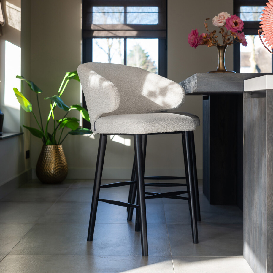 Richmond Barstoel 'Indigo' Bouclé, kleur Wit (zithoogte 78cm) Richmond Barstoel 'Indigo' Bouclé, kleur Wit (zithoogte 78cm) afbeelding 1