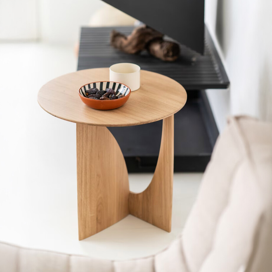 Ethnicraft Ronde Bijzettafel 'Geometric' Gevernist Eikenhout, 51cm, kleur Naturel Ethnicraft Ronde Bijzettafel 'Geometric' Gevernist Eikenhout, 51cm, kleur Naturel afbeelding 1