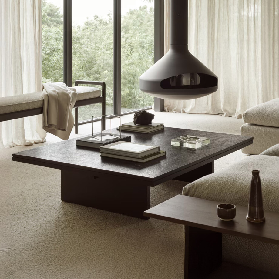 Ethnicraft Salontafel 'Grooves' Gevernist Teakhout, 140 x 110cm, kleur Off Black Ethnicraft Salontafel 'Grooves' Gevernist Teakhout, 140 x 110cm, kleur Off Black afbeelding 1