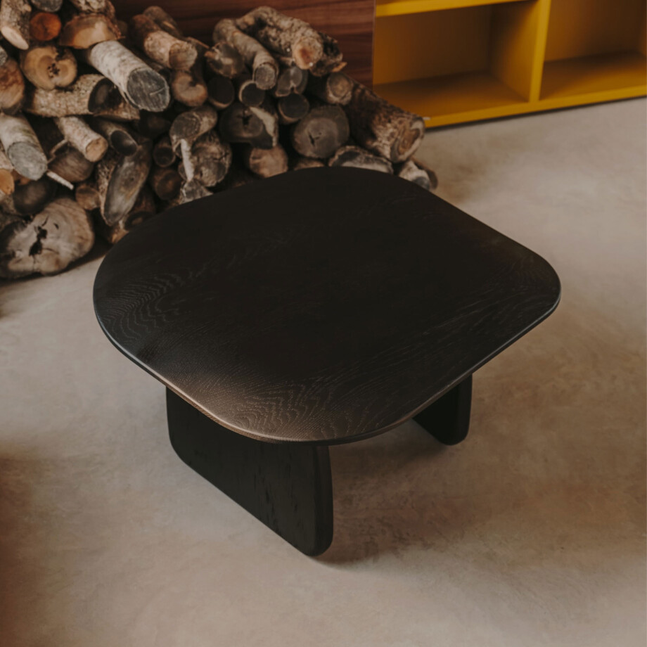 Kave Home Organische Bijzettafel 'Pirita' Eikenhout, 71 x 70cm, kleur Zwart afbeelding 1