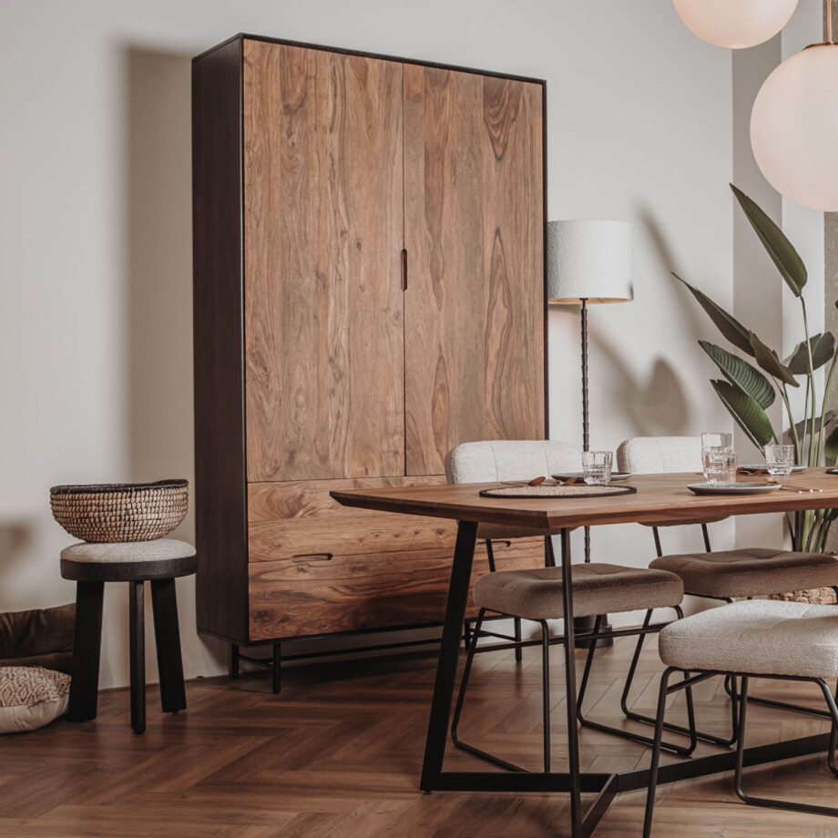 Tower Living Opbergkast 'Taviano' Sheesham- en mangohout, 220 x 120cm Tower Living Opbergkast 'Taviano' Sheesham- en mangohout, 220 x 120cm afbeelding