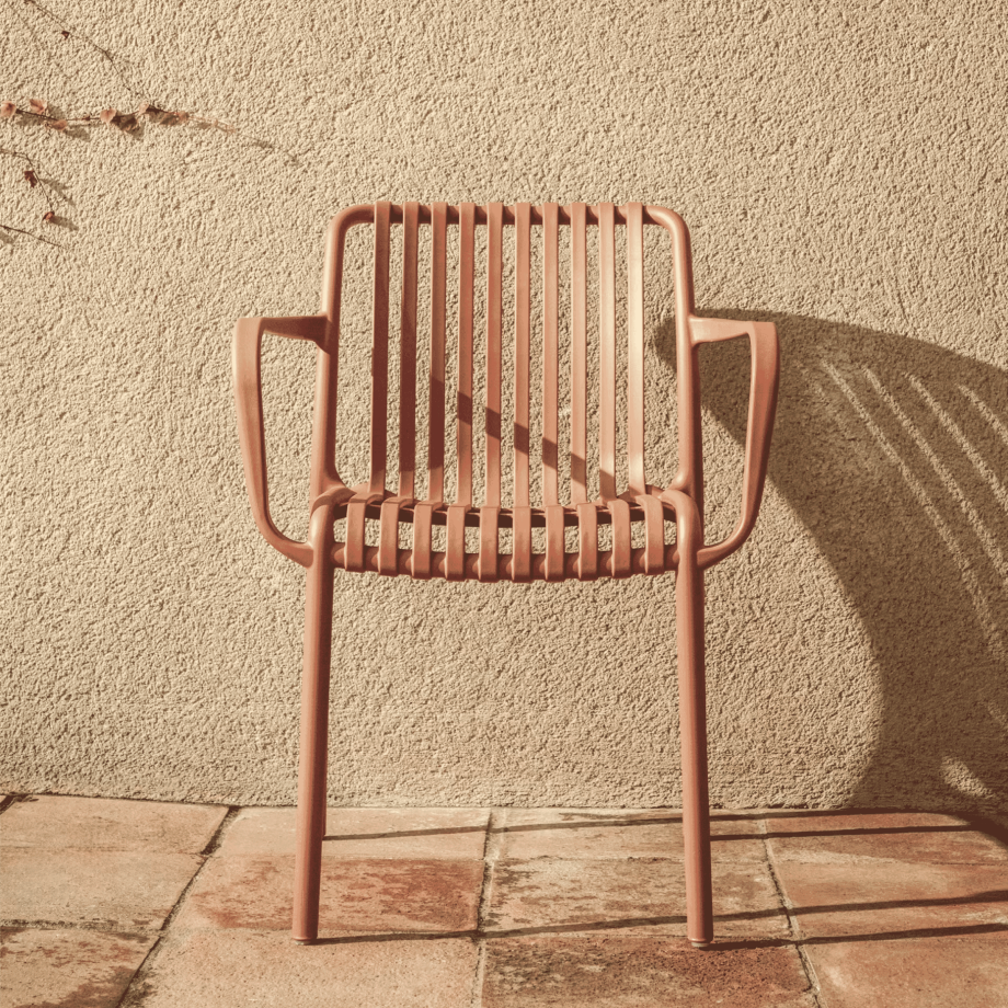 Kave Home Tuinstoel 'Isabellini' Gerecyclede kunststof, kleur Terracotta Kave Home Tuinstoel 'Isabellini' Gerecyclede kunststof, kleur Terracotta afbeelding 1