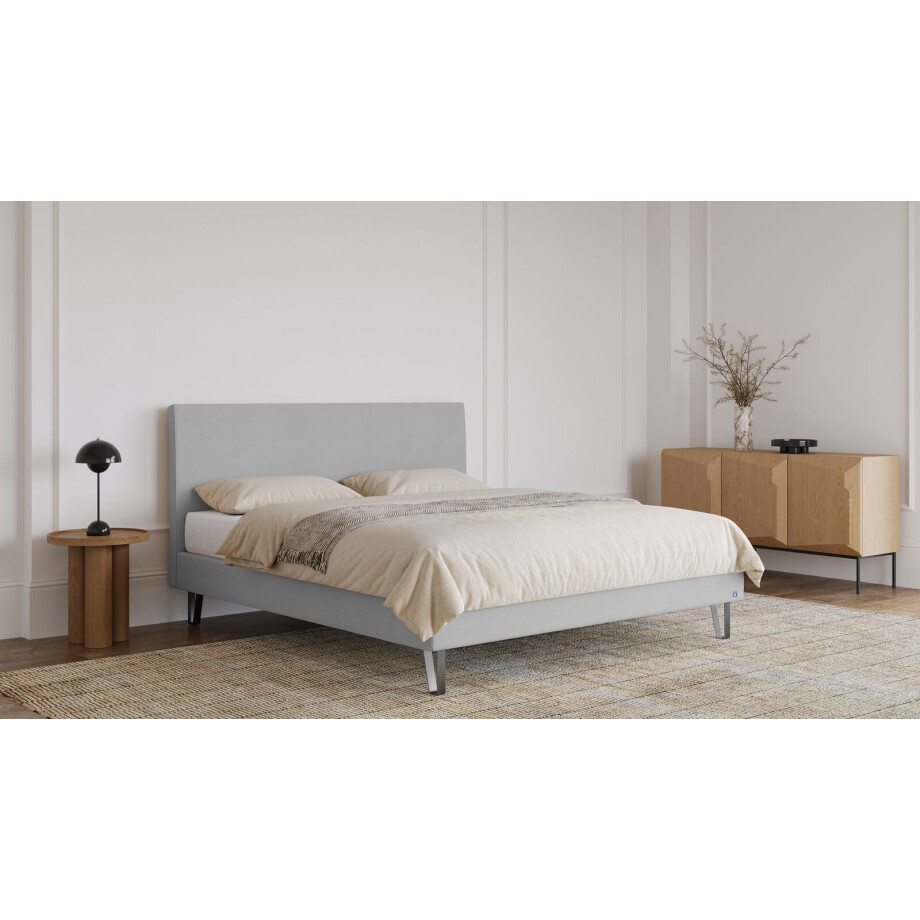 BRUNO Classic bed 140x200cm in lichtgrijs | Matrashardheid: Standaard (H3) | Inclusief matras, lattenbodem en metalen poten afbeelding 1