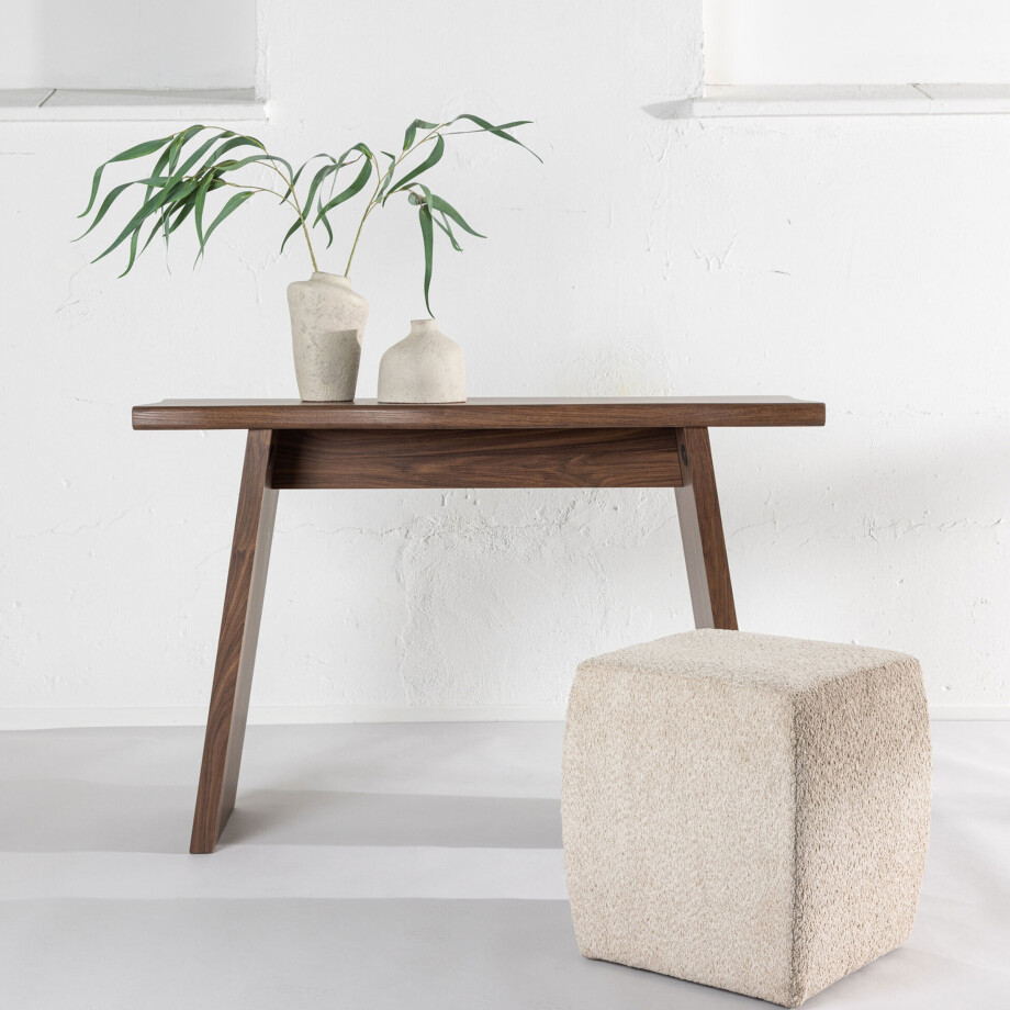 Nohr Organische Sidetable 'Darrnell' Walnoot, 120 x 40cm Nohr Organische Sidetable 'Darrnell' Walnoot, 120 x 40cm afbeelding 1