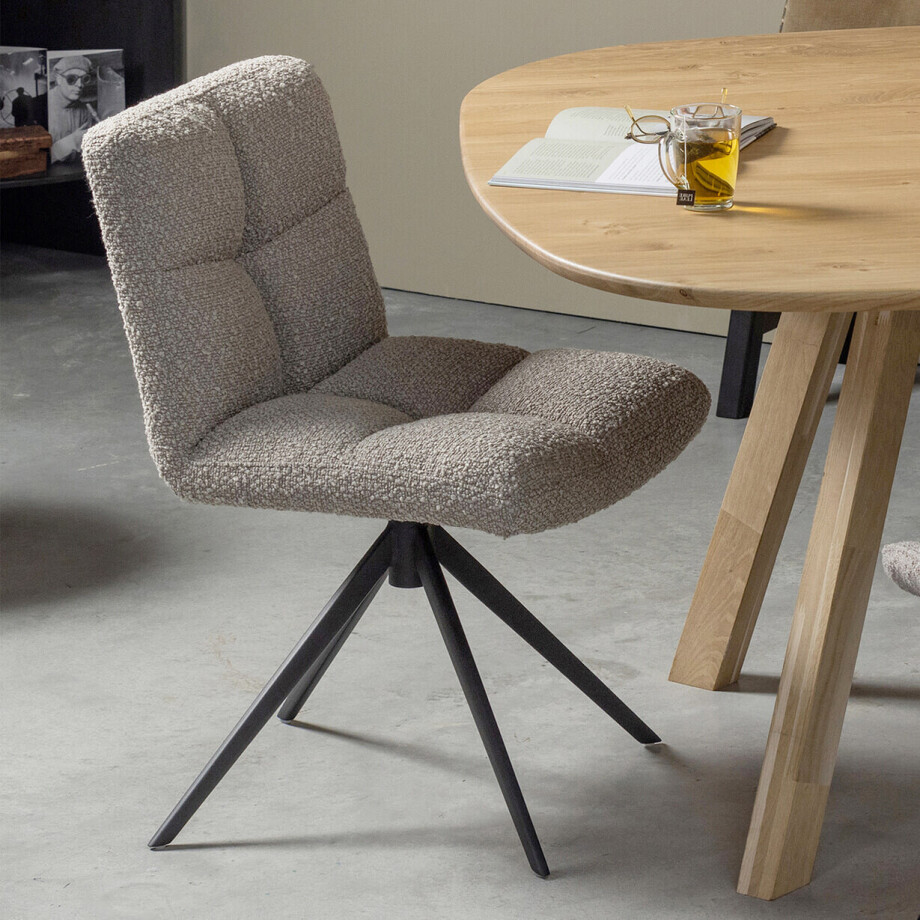 WOOOD Draaibare Eetkamerstoel 'Vinny' Bouclé, kleur Zand WOOOD Draaibare Eetkamerstoel 'Vinny' Bouclé, kleur Zand afbeelding 1