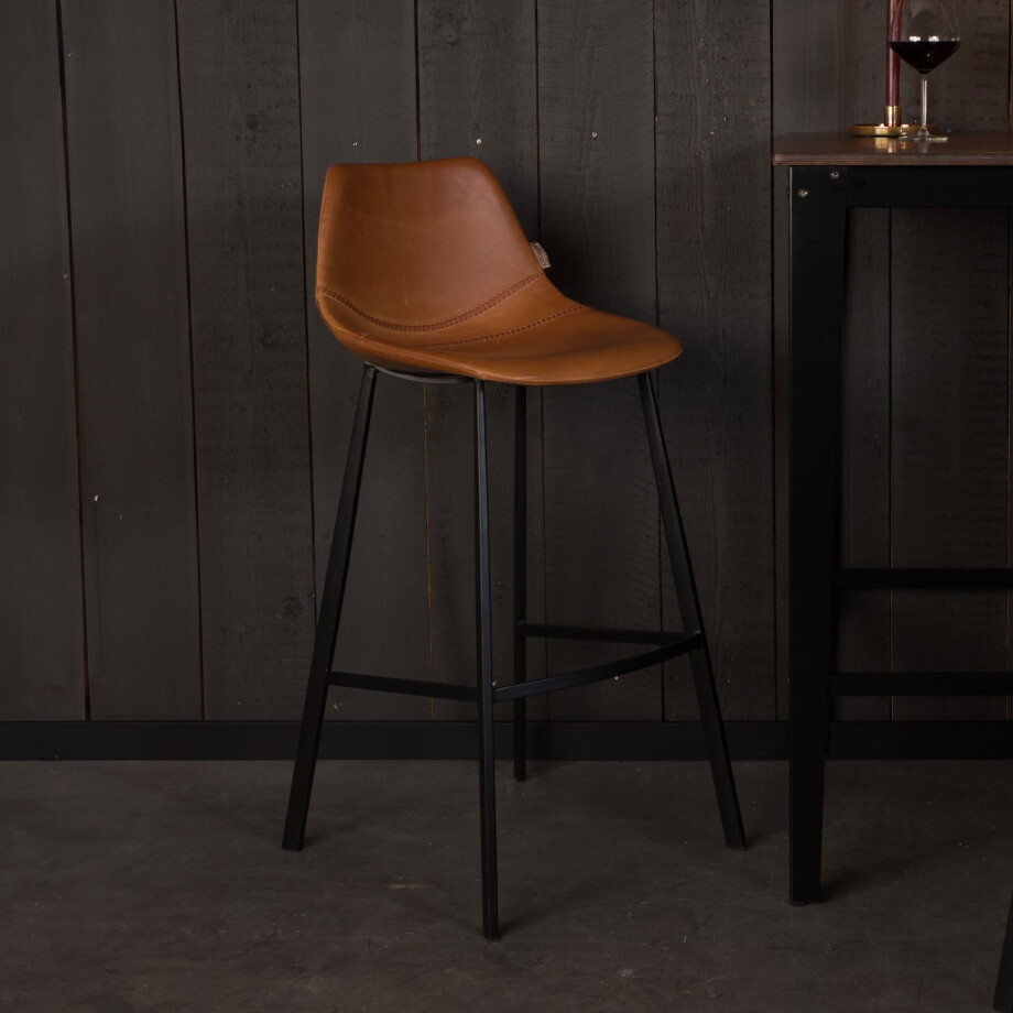 Dutchbone Barkruk 'Franky' PU (zithoogte 80cm), kleur Bruin Dutchbone Barkruk 'Franky' PU (zithoogte 80cm), kleur Bruin afbeelding 1