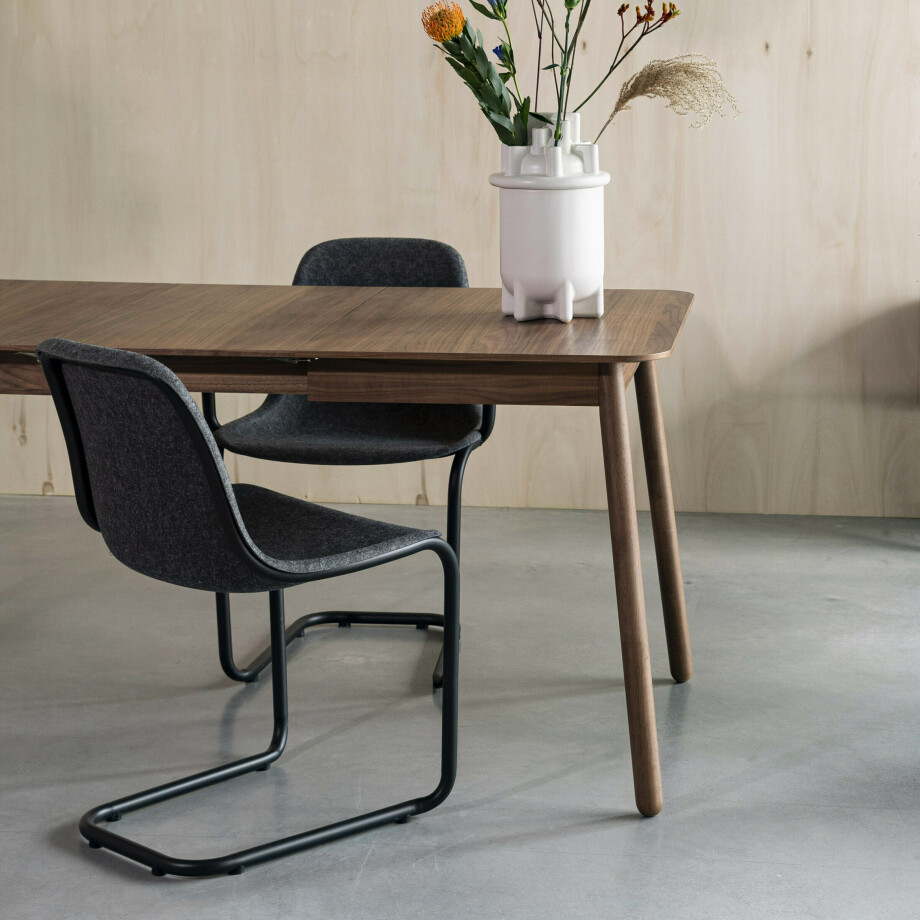 Zuiver Uitschuifbare Eettafel 'Glimps' Notenhout, kleur Bruin afbeelding 1