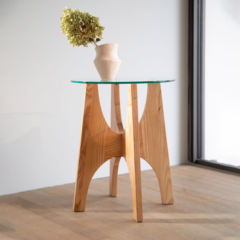 Zuiver Ronde Bijzettafel 'Kobe' Essenhout en glas, 45cm Zuiver Ronde Bijzettafel 'Kobe' Essenhout en glas, 45cm afbeelding