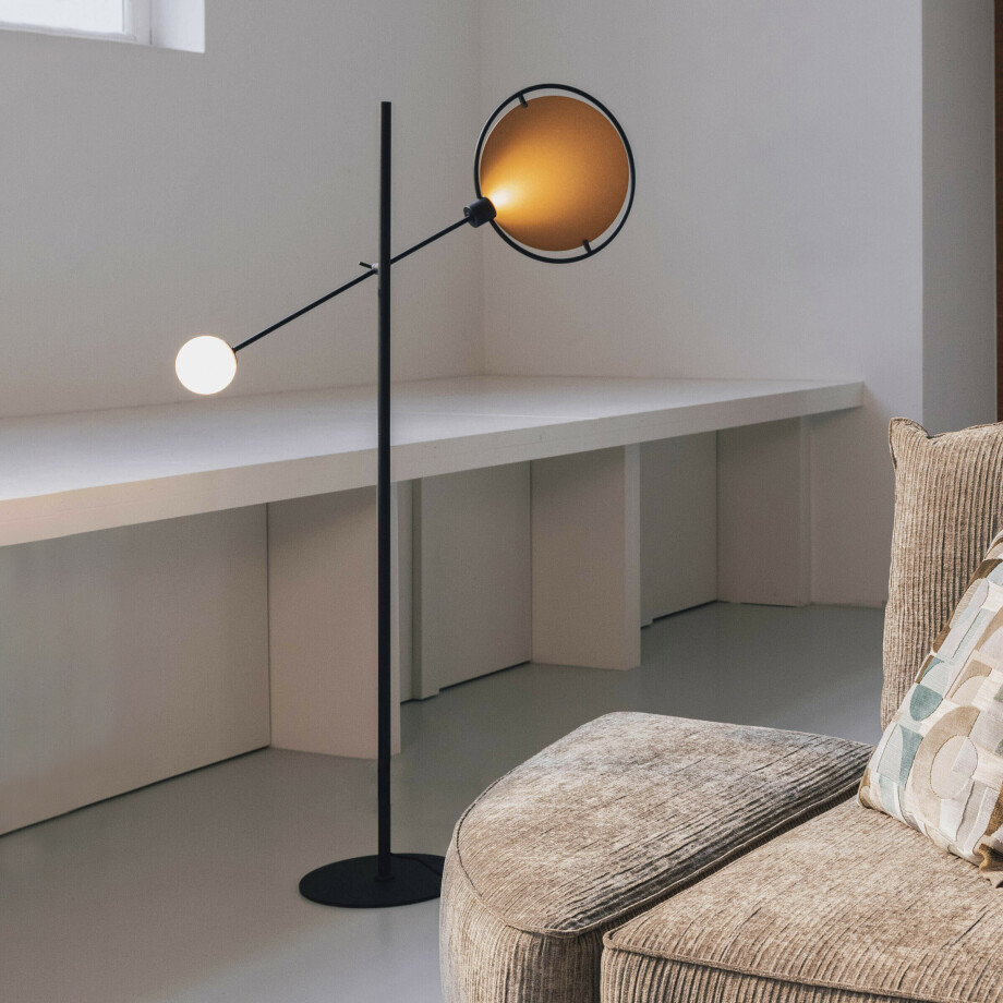 Zuiver Vloerlamp 'Sirius' 140cm, kleur Zwart/Goud Zuiver Vloerlamp 'Sirius' 140cm, kleur Zwart/Goud afbeelding