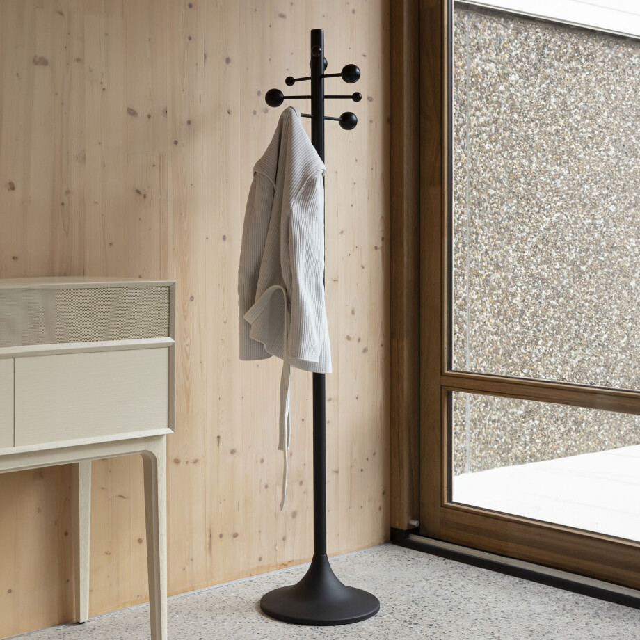 Zuiver Kapstok 'Jason' Rubberhout, 175cm hoog Zuiver Kapstok 'Jason' Rubberhout, 175cm hoog afbeelding 1