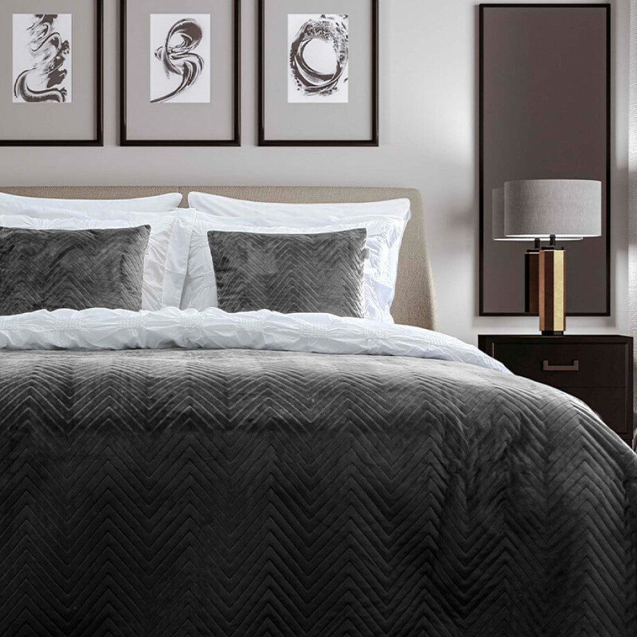 Bedsprei Madeline - Zwart - 180x260cm Van Zo!Home Microvezel - Dekbed-Discounter.nl Bedsprei Madeline - Zwart - 180x260cm Van Zo!Home Microvezel - Dekbed-Discounter.nl afbeelding 1