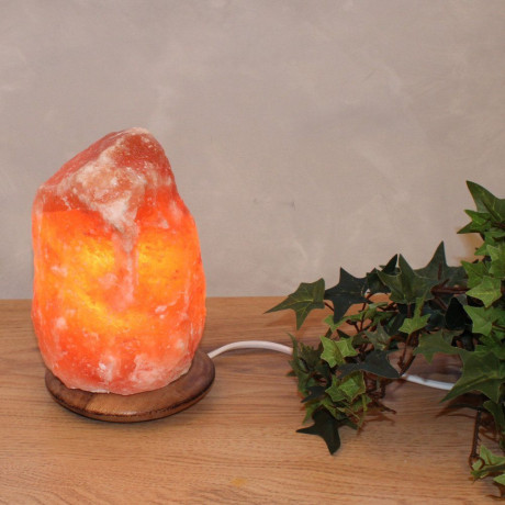 HIMALAYA SALT DREAMS Zoutkristal-tafellamp USB-rock Met de hand gemaakt van zoutkristal - iedere steen uniek, H: ca.10 cm (1 stuk) afbeelding2 - 1