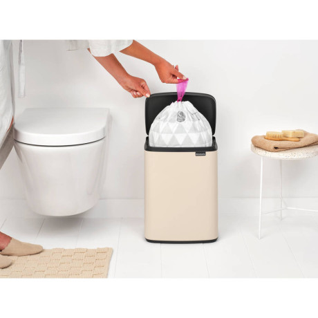 Brabantia Bo afvalemmer 12L met kunststof binnenemmer - Soft Beige afbeelding3 - 1