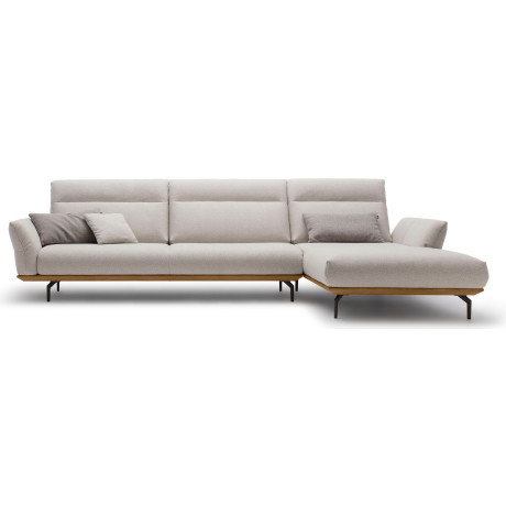 Hülsta Sofa Hoekbank Hs.460 Sokkel in walnotenhout, onderstel in umbra grijs, breedte 338 cm