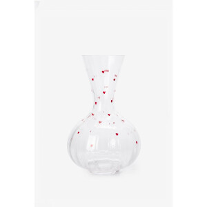 Glazen karaf met hartjes
