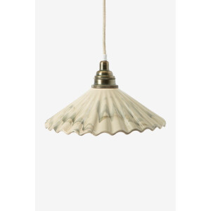 Groene <a title="hanglamp" href="https://furn.nl/hanglamp">hanglamp</a> met ruffle