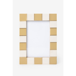 Gele fotolijst met geblokte omlijsting