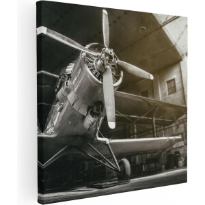 Artaza Canvas Schilderij Oud Vliegtuig In Een Hangar - Zwart Wit - 80x80 - Groot - Foto Op Canvas - Canvas Print