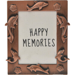 Met dit fotolijstje van kunststof kunt u uw favoriete foto / afbeelding op een mooie plaats zetten. Er past een afbeelding in met de maat van een pasfoto. Dit bronskleurige lijstje heeft aan de achterkant een standaard. Voor uzelf of Bestel Een Kado.