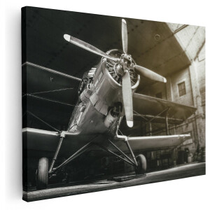Artaza Canvas Schilderij Oud Vliegtuig In Een Hangar - Zwart Wit - 160x120 cm - Groot - Wanddecoratie Woonkamer - Schilderijen - Muurdecoratie