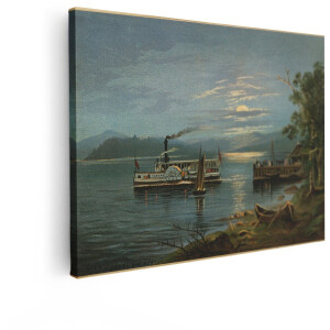 Artaza Canvas Schilderij Stoomboot op een meer bij Maanlicht met een Pier en Zeilboot - 80x60 cm - Wanddecoratie Woonkamer - Schilderijen - Muurdecoratie