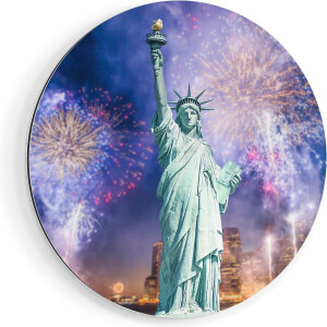 Artaza Dibond Muurcirkel Vrijheidsbeeld In New York Met Vuurwerk - Ø 40 cm - Klein - Wandcirkel - Rond Schilderij - Voor Binnen en Buiten