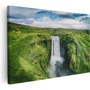 Artaza Canvas Schilderij Waterval In Het Groene Landschap - 60x40 cm - Wanddecoratie Woonkamer - Schilderijen - Muurdecoratie