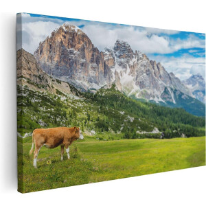 Artaza Canvas Schilderij Bruine Koe In De Wei In De Bergen - 120x80 - Groot - Foto Op Canvas - Wanddecoratie Woonkamer